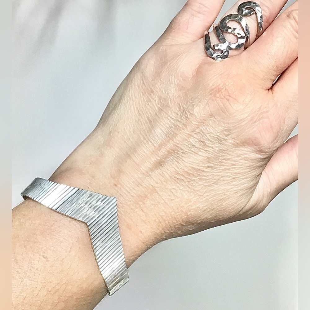 Vintage Solid Sterling Silver Taxco Mexico  Modernist Diamond Cut Cuff Bracelet